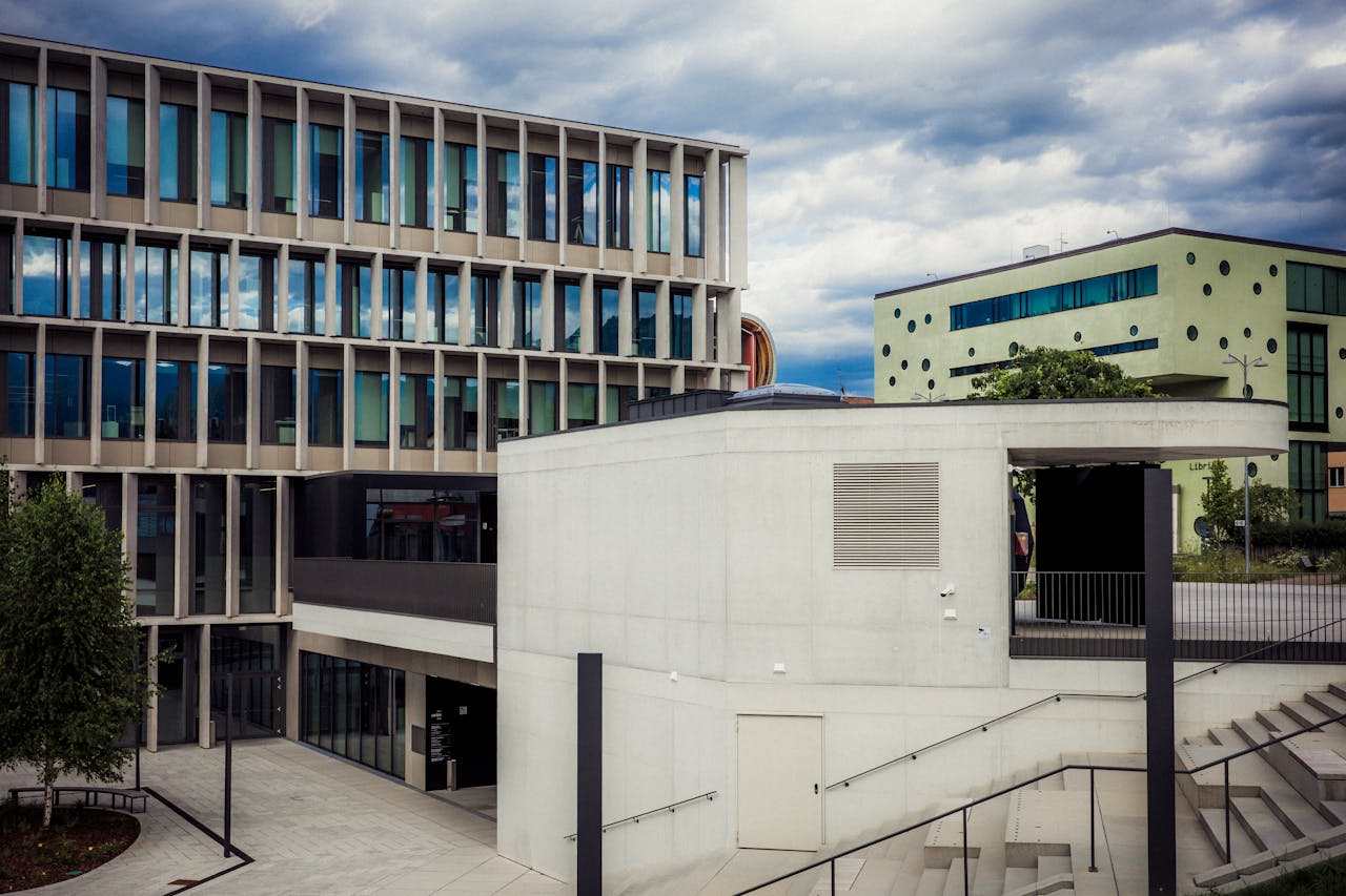 The Real Reason Washington DC Offices Are Replacing Their Glass Right Now