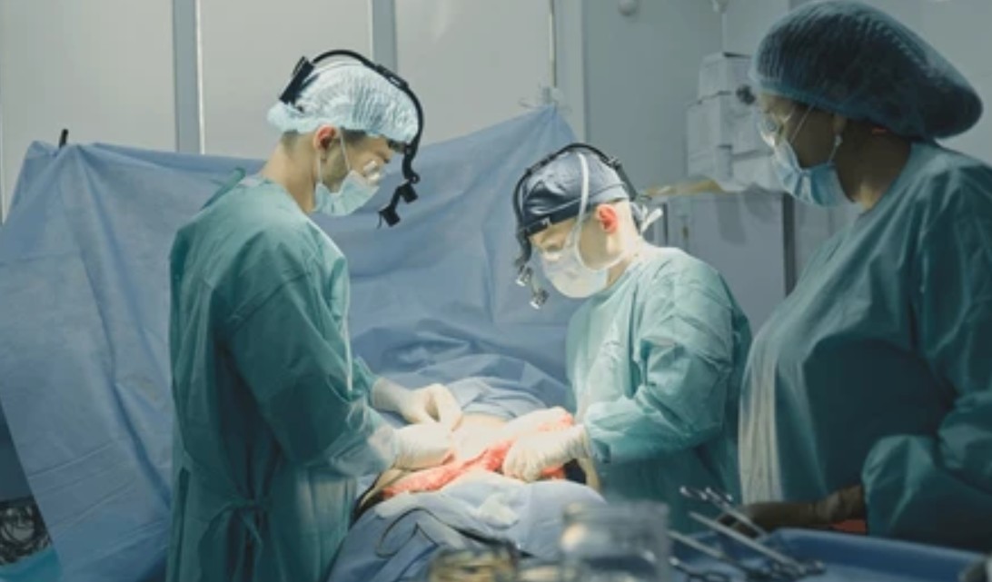 How to Choose the Best Cancer Surgeon: 10 Essential Factors to Consider